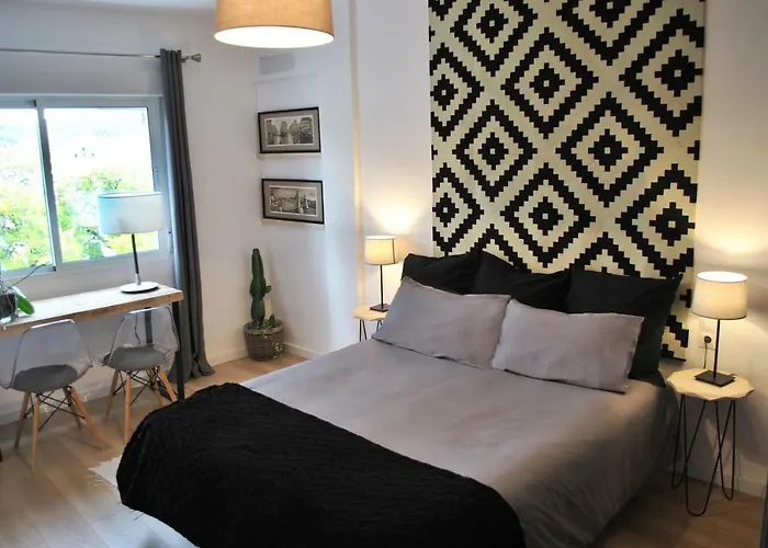 The Boho-Chic Oasis, Lovely City Center Apartment