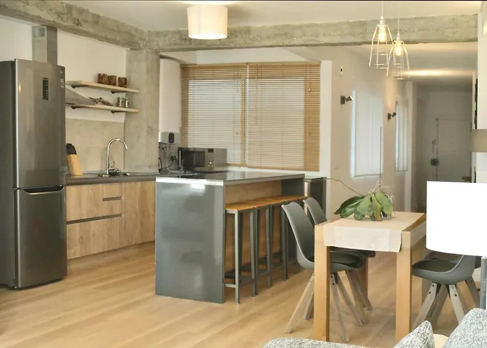The Boho-Chic Oasis, Lovely City Center Apartment